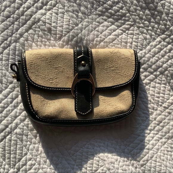 Dooney & Bourke Wristlet - Picture 1 of 6